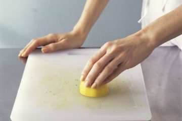 De-stain cutting boards